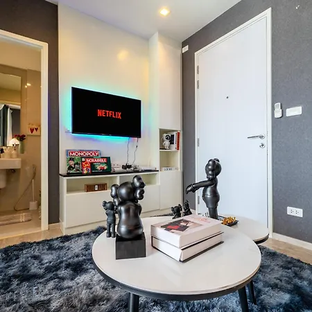 Apartment Kaws Theme Modern 1br - High Floor Seaview