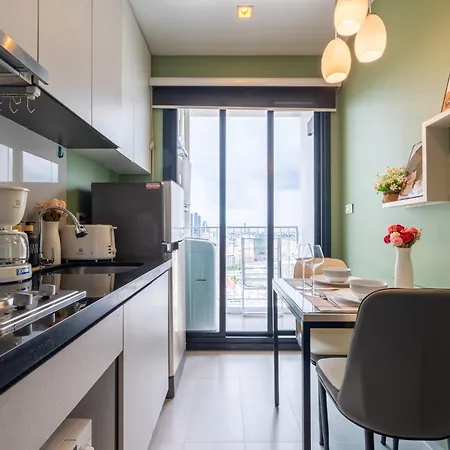 Kaws Theme Modern 1br - High Floor Seaview *