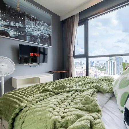 Kaws Theme Modern 1br - High Floor Seaview Apartment *