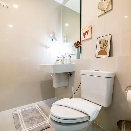 Apartment Kaws Theme Modern 1br - High Floor Seaview Pattaya