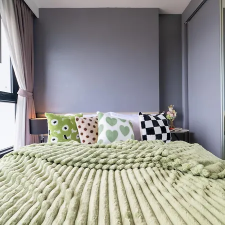 Kaws Theme Modern 1br - High Floor Seaview Pattaya