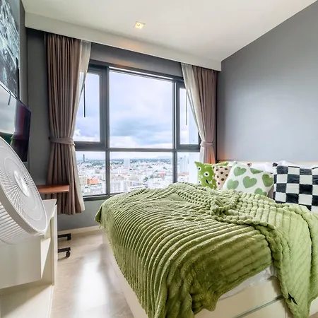 Apartment Kaws Theme Modern 1br - High Floor Seaview Pattaya