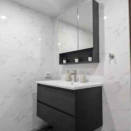 Hagone Condotel *