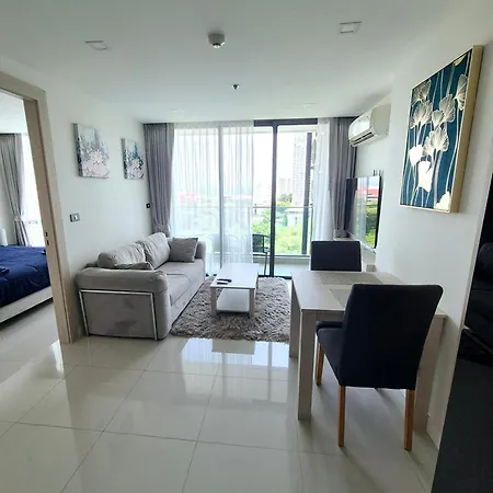 Coastal Comfort In Apartment *