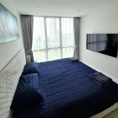 Coastal Comfort In Apartment *