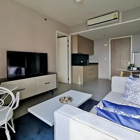 High Floor Sea View 2 Bedroom Near Walking Street *