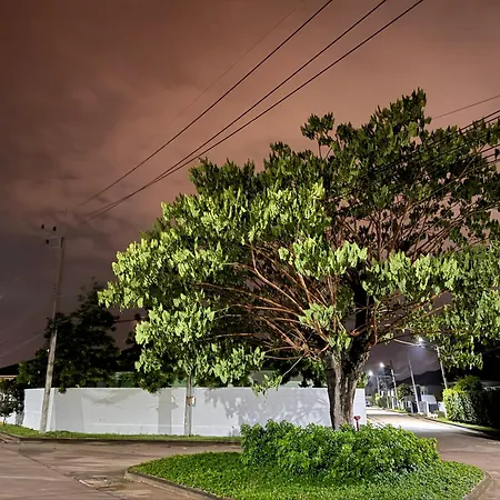 Villa 喧嚣都市绿荫花丛中的panalee别墅 Pattaya