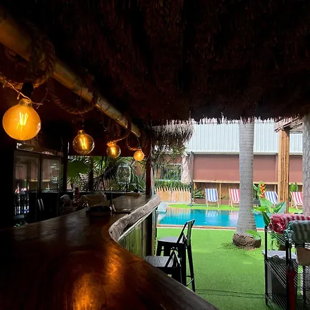Smokers Beach Club & รีสอร์ท Pattaya