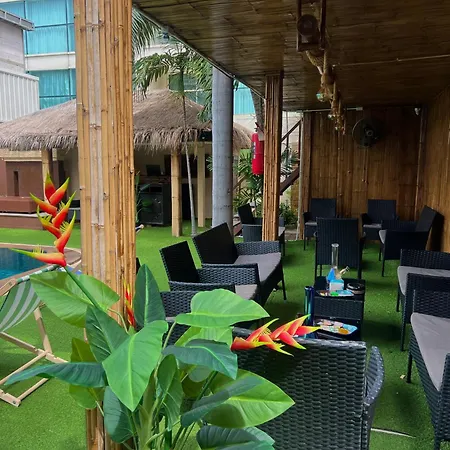Smokers Beach Club & รีสอร์ท
