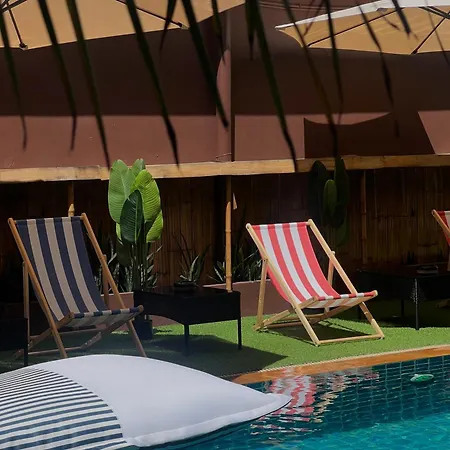 Smokers Beach Club & รีสอร์ท Pattaya