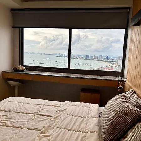 Unixx High Floor Seaview Double Bedroom 4* Pattaya