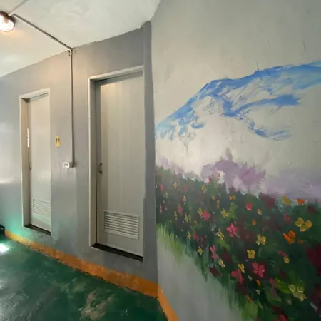 ที่พัก Happiness Community Wake & Bake - Rooftop Bar & Bistro