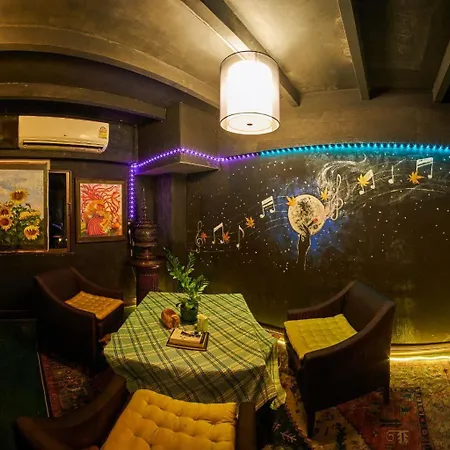 ที่พัก Happiness Community Wake & Bake - Rooftop Bar & Bistro *