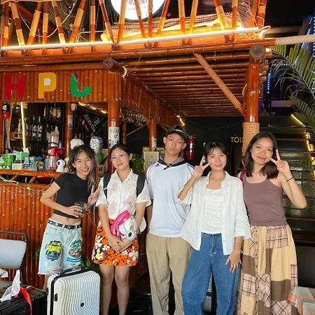 ที่พัก Happiness Community Wake & Bake - Rooftop Bar & Bistro Pattaya