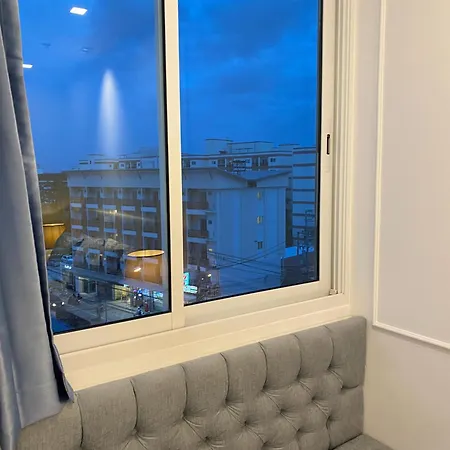 Jometian Empire Tower Apartment *