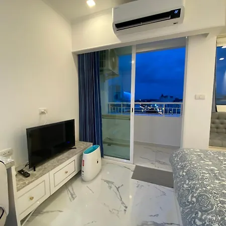 Jometian Empire Tower Apartment *