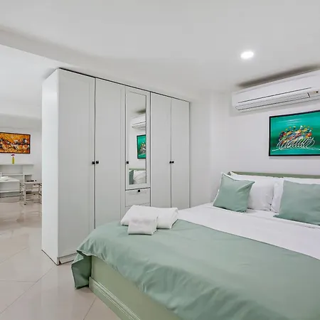 Grosvenor House - Olympic Pool - Pattaya