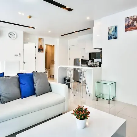 Center With 2 Bedroom Apartment
