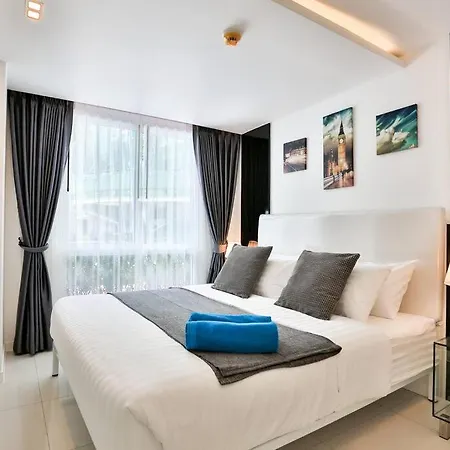 Center With 2 Bedroom Apartment *