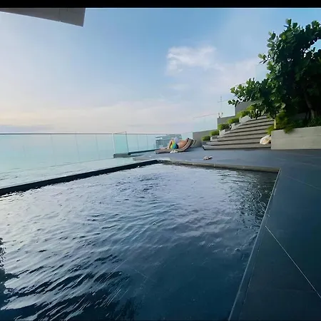 In Downtown And Rooftop Pool In อพาร์ทเม้น *