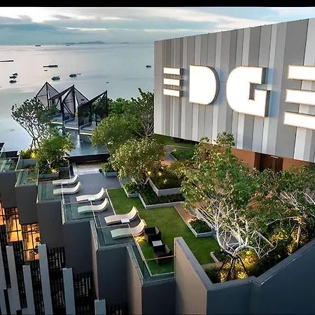 In Downtown And Rooftop Pool In อพาร์ทเม้น