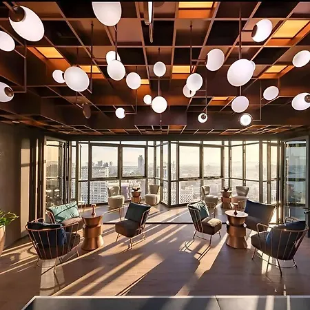 อพาร์ทเม้น In Downtown And Rooftop Pool In