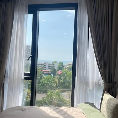 อพาร์ทเม้น Edge Super Pattaya