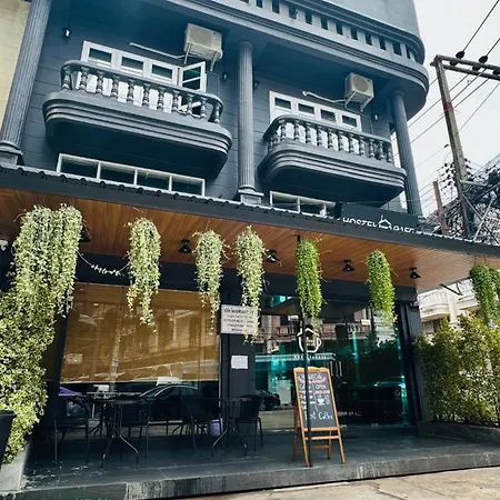 Friends Station Tukkom & Cafe ที่พัก Pattaya