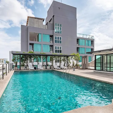 Luxe อพาร์ตโฮเทล Pattaya