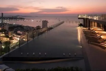 Thebase 14f & Infinity Pool Apartment Pattaya