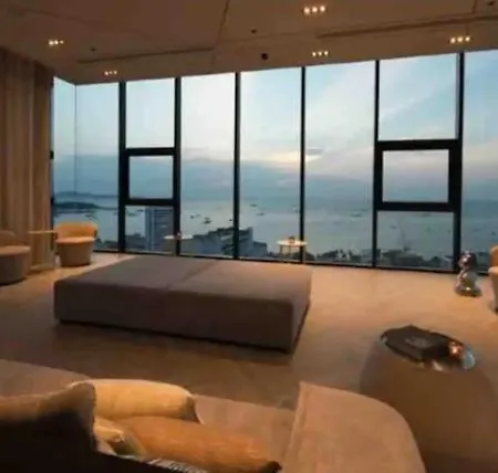 Thebase 14f & Infinity Pool Apartment