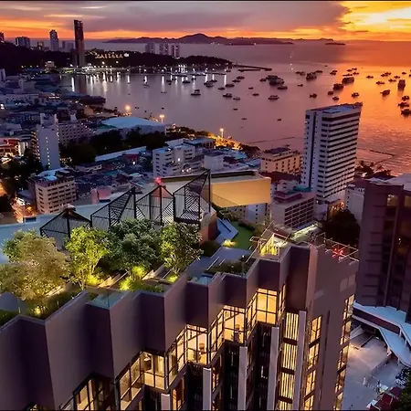 Apartment With Roof Pool Pattaya
