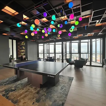 Apartment With Roof Pool *