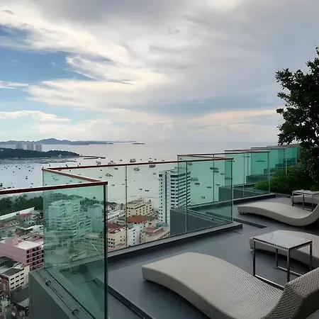 Apartment With Roof Pool Pattaya