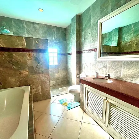 วิลล่า Pool 5bedroom Cosy Big Area Close To The