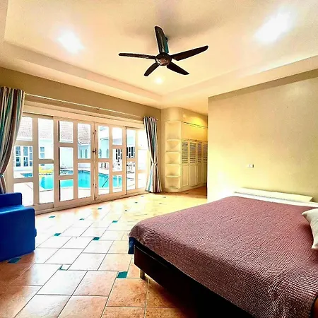 Pool 5bedroom Cosy Big Area Close To The *
