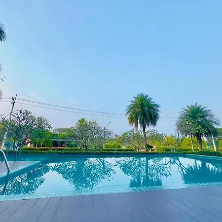 Hotel Baan Bangsare Resotel Chonburi