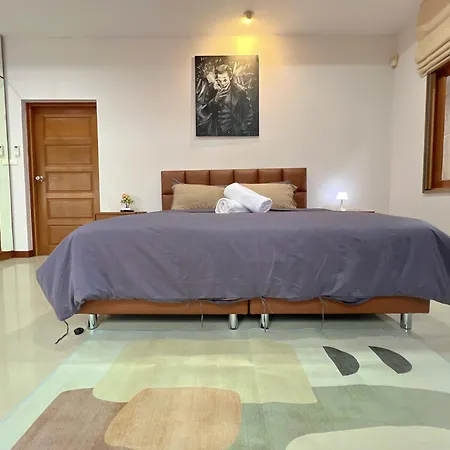 Gusvana Pool Villa *