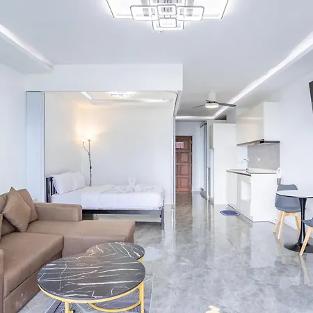 View Talay 5 - Beachfront Ocean View - High Floor & Huge Pool * Pattaya