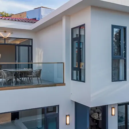 T M L-urban Modern Pool -4 Bedrooms & 5 Bathrooms - Private Ktv - Prime Location -family & Group Pattaya