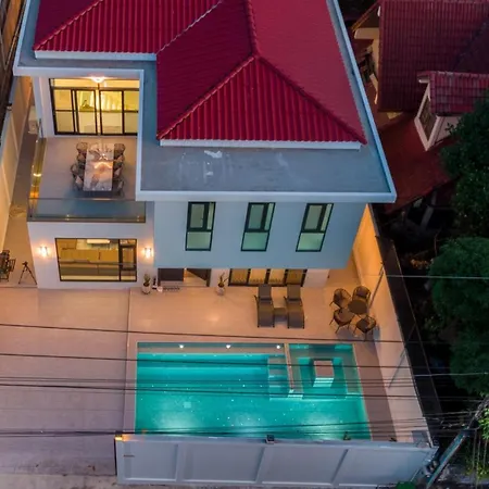 Villa T M L-urban Modern Pool -4 Bedrooms & 5 Bathrooms - Private Ktv - Prime Location -family & Group
