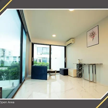 Vegas Villa, * Pattaya