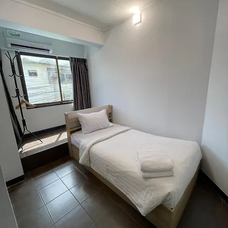 Maland House - Soi 14 Saisong Road โรงแรม