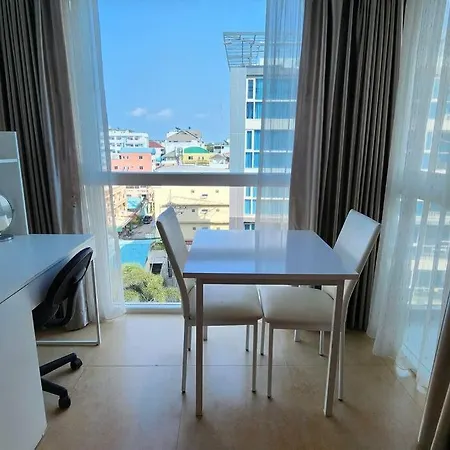 Centara Avenue Pool View B72 Apartment