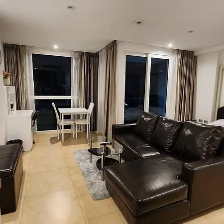 Centara Avenue Pool View B72 Apartment