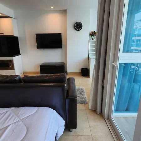 Centara Avenue Pool View B72