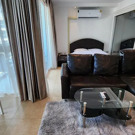 Centara Avenue Pool View B72 * Pattaya