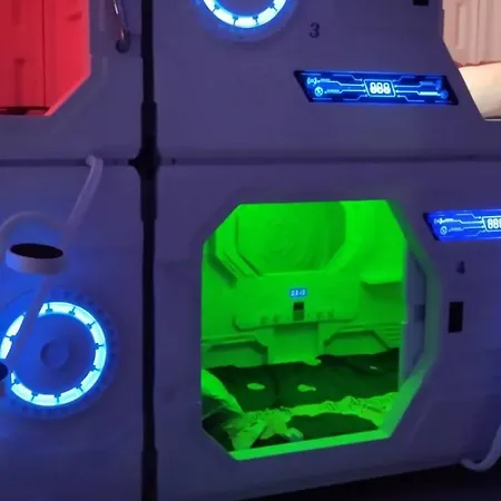 Capsule Hostel *