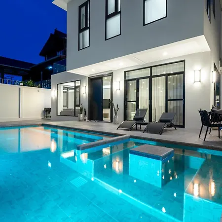 T M L-urban Modern Pool -4 Bedrooms & 5 Bathrooms - Private Ktv - Prime Location -family & Group * Pattaya