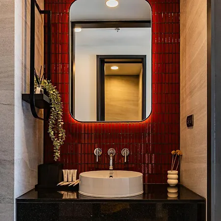 Luxury Edge